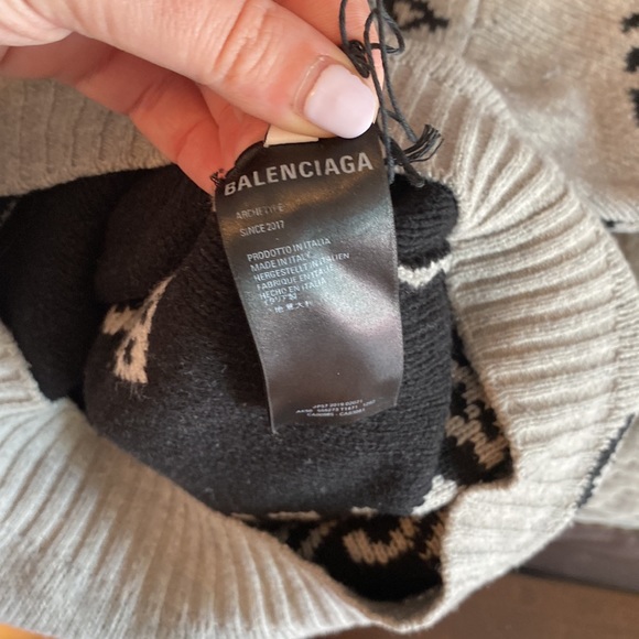Balenciaga worn grey sweater - Picture 2 of 3
